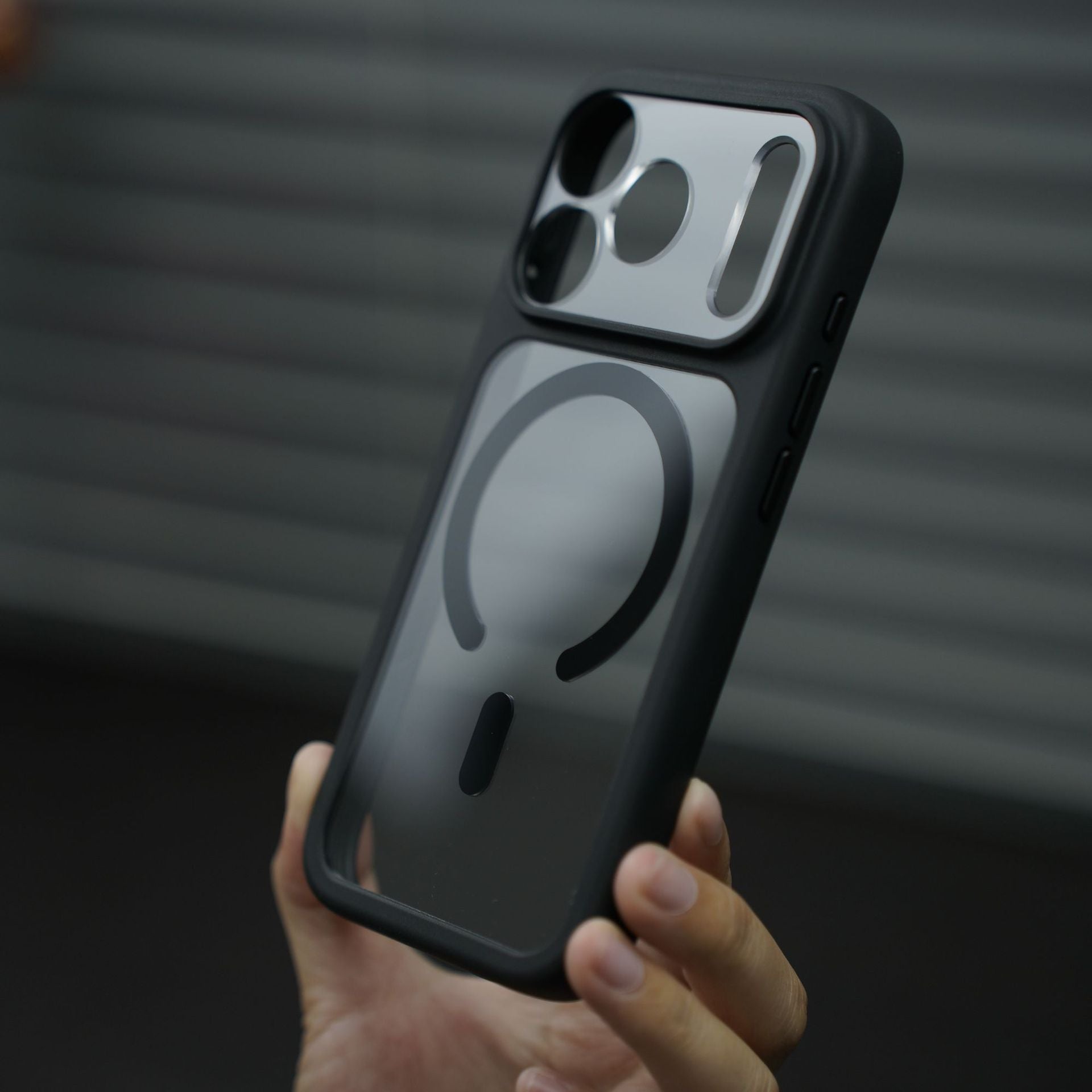 Hybrid Bumper MagSafe Cover